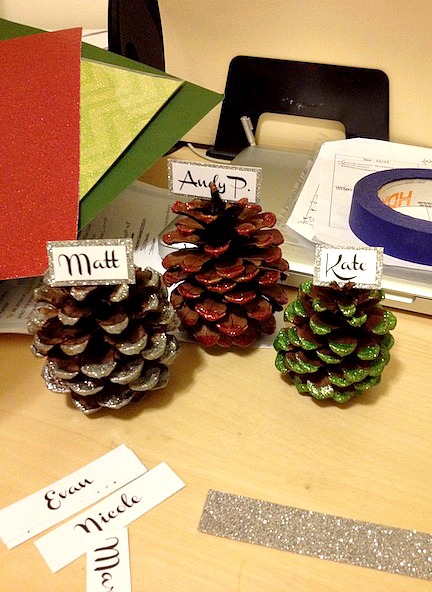 Glitter Dipped PInecone Place Cards